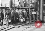 Image mine travailleur rescue United States USA, 1921, de la seconde 14 séquences d'archives historiques vidéo 65675069082