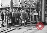 Image mine travailleur rescue United States USA, 1921, de la seconde 15 séquences d'archives historiques vidéo 65675069082