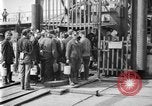 Image mine travailleur rescue United States USA, 1921, de la seconde 16 séquences d'archives historiques vidéo 65675069082
