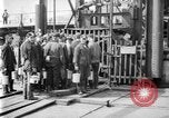 Image mine travailleur rescue United States USA, 1921, de la seconde 17 séquences d'archives historiques vidéo 65675069082