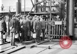 Image mine travailleur rescue United States USA, 1921, de la seconde 18 séquences d'archives historiques vidéo 65675069082