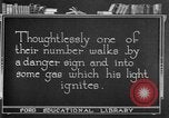 Image mine travailleur rescue United States USA, 1921, de la seconde 21 séquences d'archives historiques vidéo 65675069082