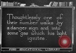 Image mine travailleur rescue United States USA, 1921, de la seconde 22 séquences d'archives historiques vidéo 65675069082