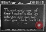 Image mine travailleur rescue United States USA, 1921, de la seconde 27 séquences d'archives historiques vidéo 65675069082