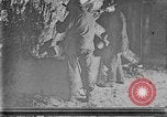 Image mine travailleur rescue United States USA, 1921, de la seconde 33 séquences d'archives historiques vidéo 65675069082