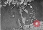 Image mine travailleur rescue United States USA, 1921, de la seconde 36 séquences d'archives historiques vidéo 65675069082
