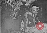Image mine travailleur rescue United States USA, 1921, de la seconde 38 séquences d'archives historiques vidéo 65675069082