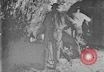 Image mine travailleur rescue United States USA, 1921, de la seconde 40 séquences d'archives historiques vidéo 65675069082