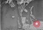 Image mine travailleur rescue United States USA, 1921, de la seconde 42 séquences d'archives historiques vidéo 65675069082