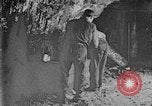 Image mine travailleur rescue United States USA, 1921, de la seconde 47 séquences d'archives historiques vidéo 65675069082
