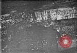 Image mine travailleur rescue United States USA, 1921, de la seconde 56 séquences d'archives historiques vidéo 65675069082