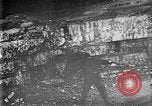 Image mine travailleur rescue United States USA, 1921, de la seconde 58 séquences d'archives historiques vidéo 65675069082