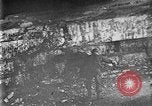Image mine travailleur rescue United States USA, 1921, de la seconde 59 séquences d'archives historiques vidéo 65675069082