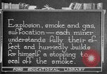 Image procédures de sauvetage minier United States USA, 1921, de la seconde 3 séquences d'archives historiques vidéo 65675069083
