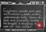 Image procédures de sauvetage minier United States USA, 1921, de la seconde 4 séquences d'archives historiques vidéo 65675069083