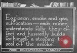 Image procédures de sauvetage minier United States USA, 1921, de la seconde 14 séquences d'archives historiques vidéo 65675069083