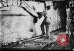 Image procédures de sauvetage minier United States USA, 1921, de la seconde 25 séquences d'archives historiques vidéo 65675069083