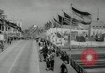 Image des vues aériennes de la foire des mondes New York United States USA, 1965, de la seconde 32 séquences d'archives historiques vidéo 65675069090