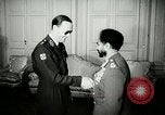 Standbild Prinz Bernhard Addis Abeba Äthiopien, 1953, aus Sekunde 10 historischem Filmmaterial Videoclip 65675069097