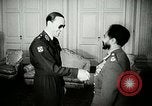 Standbild Prinz Bernhard Addis Abeba Äthiopien, 1953, aus Sekunde 11 historischem Filmmaterial Videoclip 65675069097