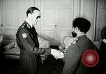 Standbild Prinz Bernhard Addis Abeba Äthiopien, 1953, aus Sekunde 12 historischem Filmmaterial Videoclip 65675069097