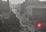 Immagine di Lavorare e giocare in Washington DC durante la Grande Depressione Washington DC USA, 1936, secondo 13 filmato di repertorio 65675069104