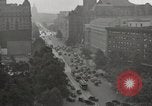 Immagine di Lavorare e giocare in Washington DC durante la Grande Depressione Washington DC USA, 1936, secondo 15 filmato di repertorio 65675069104