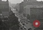 Immagine di Lavorare e giocare in Washington DC durante la Grande Depressione Washington DC USA, 1936, secondo 16 filmato di repertorio 65675069104