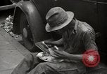 Immagine di Lavorare e giocare in Washington DC durante la Grande Depressione Washington DC USA, 1936, secondo 33 filmato di repertorio 65675069104