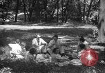 Immagine di Lavorare e giocare in Washington DC durante la Grande Depressione Washington DC USA, 1936, secondo 59 filmato di repertorio 65675069104