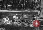 Immagine di Lavorare e giocare in Washington DC durante la Grande Depressione Washington DC USA, 1936, secondo 61 filmato di repertorio 65675069104