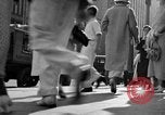 Immagine di Gli amanti dello shopping a Washington DC nel 1930s Washington DC USA, 1936, secondo 8 filmato di repertorio 65675069105