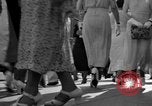 Immagine di Gli amanti dello shopping a Washington DC nel 1930s Washington DC USA, 1936, secondo 10 filmato di repertorio 65675069105