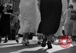 Immagine di Gli amanti dello shopping a Washington DC nel 1930s Washington DC USA, 1936, secondo 12 filmato di repertorio 65675069105