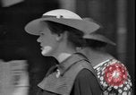 Immagine di Gli amanti dello shopping a Washington DC nel 1930s Washington DC USA, 1936, secondo 15 filmato di repertorio 65675069105