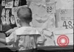 Immagine di Gli amanti dello shopping a Washington DC nel 1930s Washington DC USA, 1936, secondo 20 filmato di repertorio 65675069105