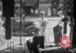 Immagine di Gli amanti dello shopping a Washington DC nel 1930s Washington DC USA, 1936, secondo 22 filmato di repertorio 65675069105