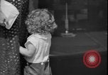 Immagine di Gli amanti dello shopping a Washington DC nel 1930s Washington DC USA, 1936, secondo 32 filmato di repertorio 65675069105