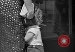 Immagine di Gli amanti dello shopping a Washington DC nel 1930s Washington DC USA, 1936, secondo 33 filmato di repertorio 65675069105