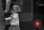 Immagine di Gli amanti dello shopping a Washington DC nel 1930s Washington DC USA, 1936, secondo 34 filmato di repertorio 65675069105