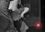 Immagine di Gli amanti dello shopping a Washington DC nel 1930s Washington DC USA, 1936, secondo 35 filmato di repertorio 65675069105