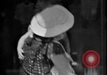 Immagine di Gli amanti dello shopping a Washington DC nel 1930s Washington DC USA, 1936, secondo 36 filmato di repertorio 65675069105