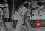 Immagine di Gli amanti dello shopping a Washington DC nel 1930s Washington DC USA, 1936, secondo 37 filmato di repertorio 65675069105