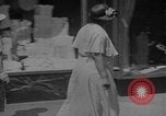 Immagine di Gli amanti dello shopping a Washington DC nel 1930s Washington DC USA, 1936, secondo 38 filmato di repertorio 65675069105