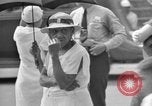 Immagine di Gli amanti dello shopping a Washington DC nel 1930s Washington DC USA, 1936, secondo 52 filmato di repertorio 65675069105