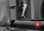 Immagine di Gli amanti dello shopping a Washington DC nel 1930s Washington DC USA, 1936, secondo 60 filmato di repertorio 65675069105