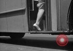 Immagine di Gli amanti dello shopping a Washington DC nel 1930s Washington DC USA, 1936, secondo 62 filmato di repertorio 65675069105