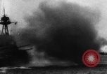 Standbild einer Seeschlacht Salomonen, 1942, aus Sekunde 16 historischem Filmmaterial Videoclip 65675069138