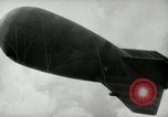 Standbild barrage Balloons North Carolina United States USA, 1941, aus Sekunde 25 historischem Filmmaterial Videoclip 65675069168