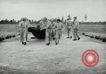 Standbild barrage Balloons North Carolina United States USA, 1941, aus Sekunde 62 historischem Filmmaterial Videoclip 65675069168